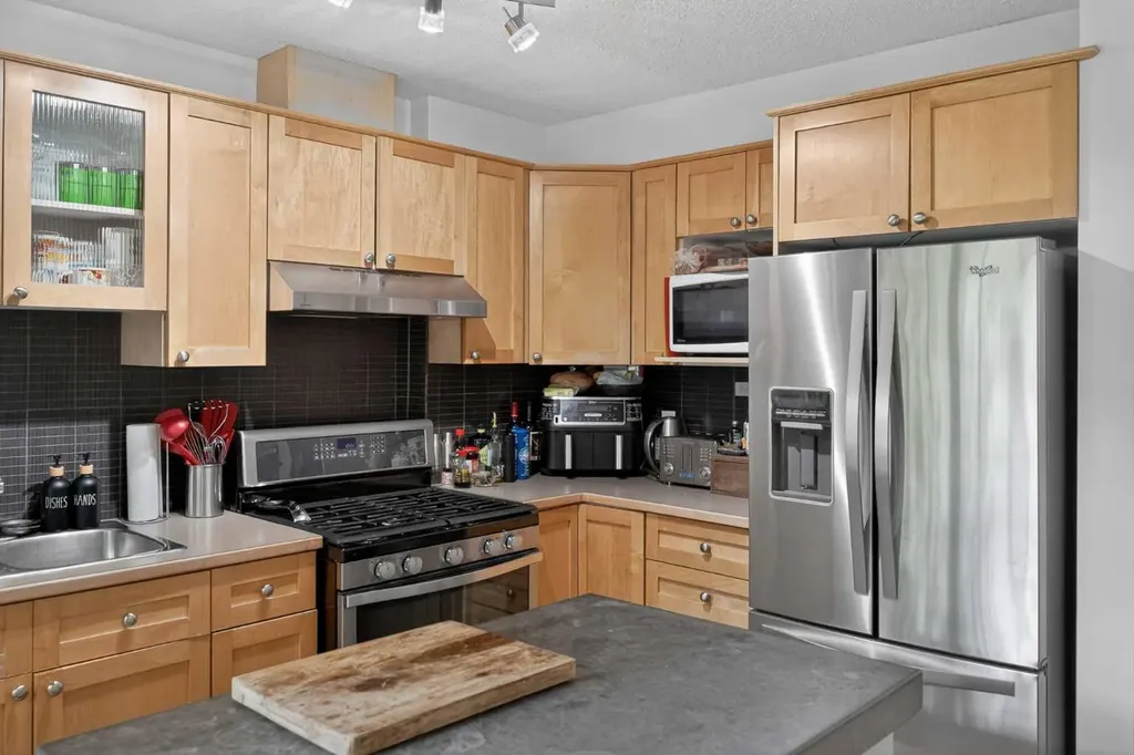 4421 Quentin Court SW Calgary AB T2T 6B8