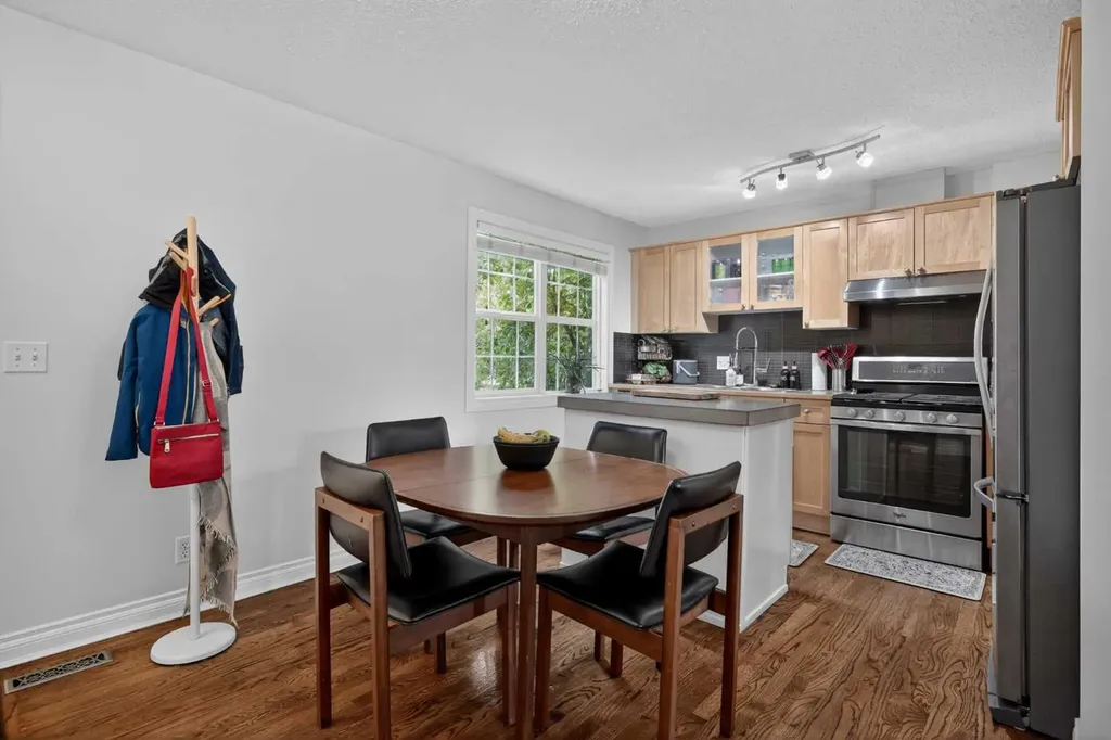 4421 Quentin Court SW Calgary AB T2T 6B8