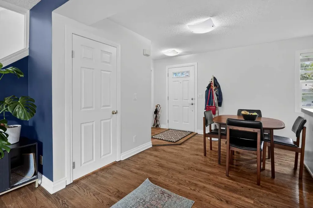 4421 Quentin Court SW Calgary AB T2T 6B8