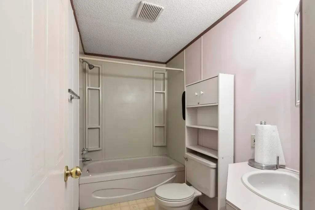 9708 104 Avenue Clairmont AB T8X 5E7