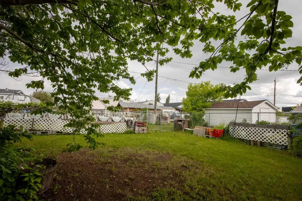 9708 104 Avenue Clairmont AB T8X 5E7