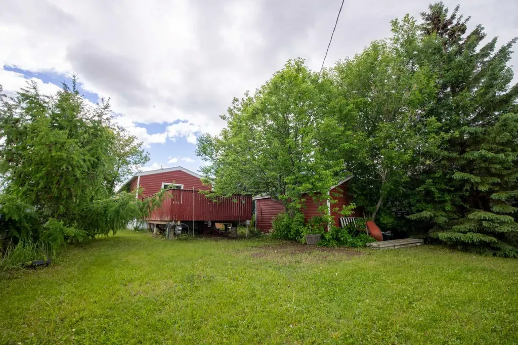9708 104 Avenue Clairmont AB T8X 5E7
