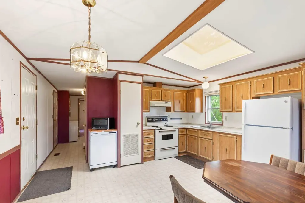 9708 104 Avenue Clairmont AB T8X 5E7