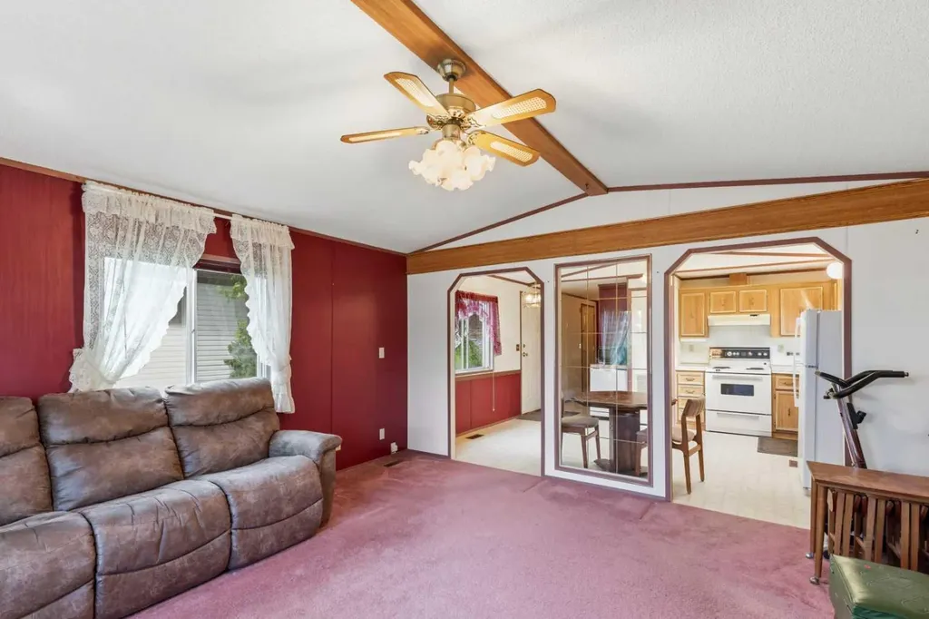 9708 104 Avenue Clairmont AB T8X 5E7
