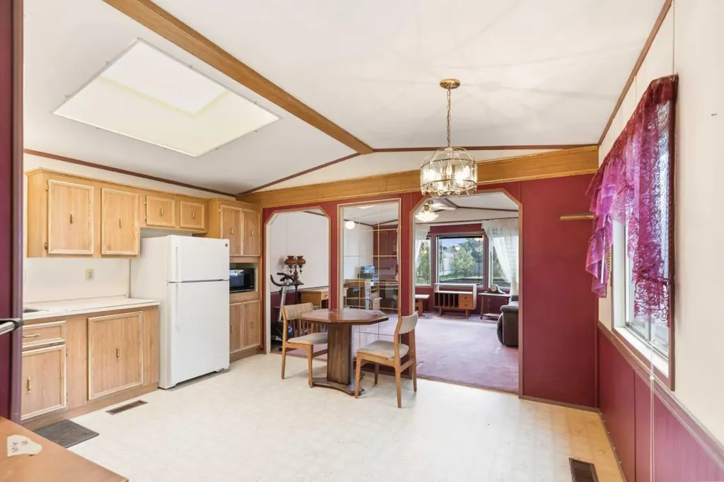 9708 104 Avenue Clairmont AB T8X 5E7