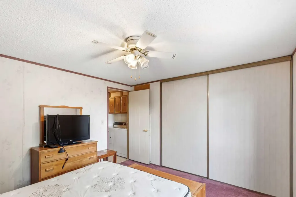 9708 104 Avenue Clairmont AB T8X 5E7