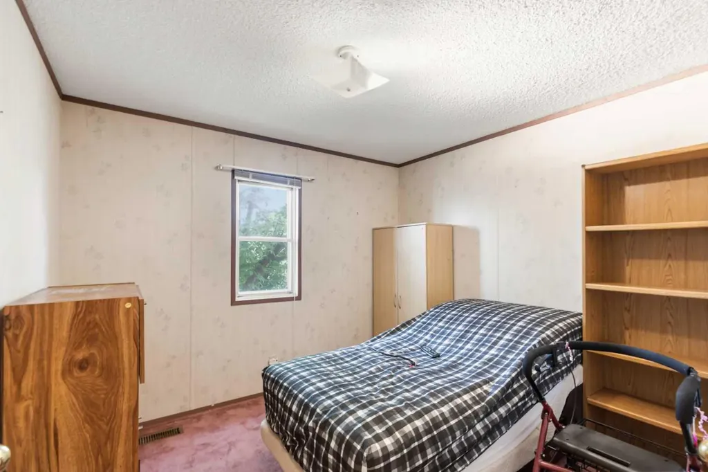 9708 104 Avenue Clairmont AB T8X 5E7