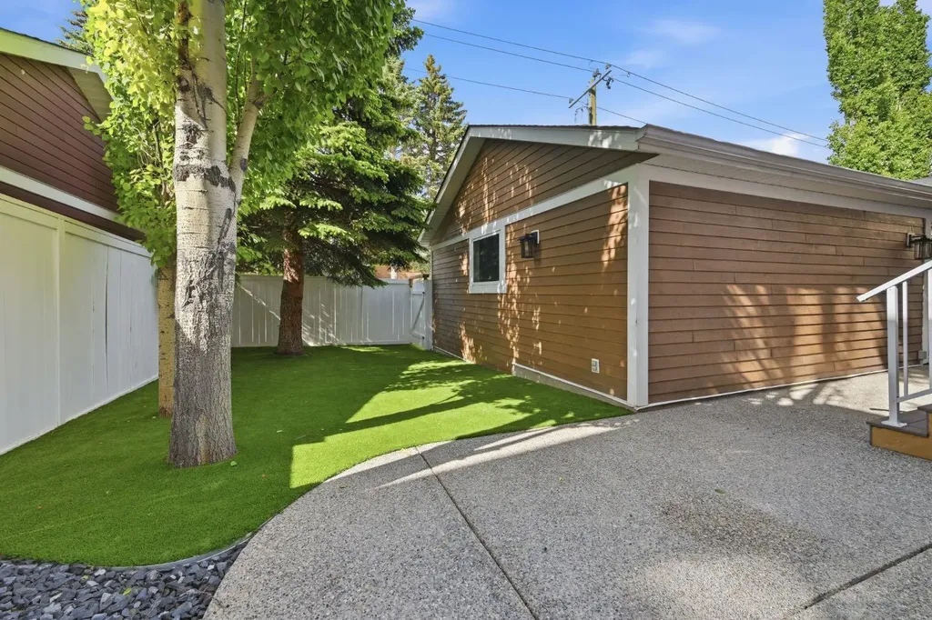 266 Somme Avenue SW Calgary AB T2T5J9