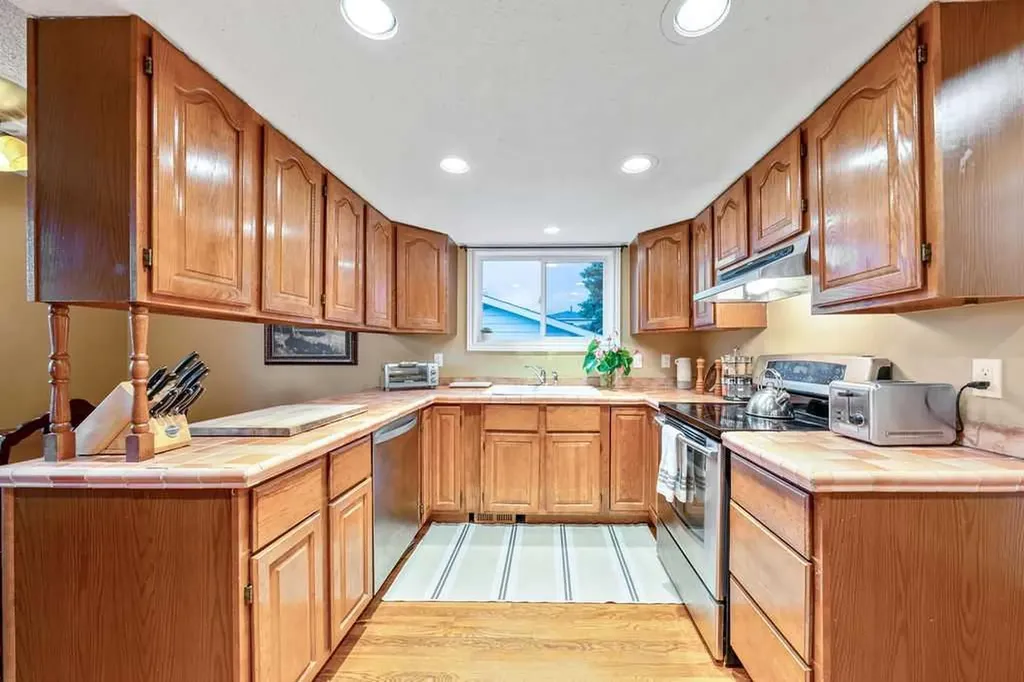 71 Templeson Road NE Calgary AB T1Y 5L5