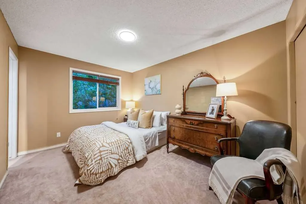 71 Templeson Road NE Calgary AB T1Y 5L5