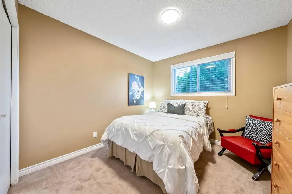 71 Templeson Road NE Calgary AB T1Y 5L5
