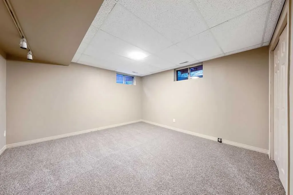 71 Templeson Road NE Calgary AB T1Y 5L5