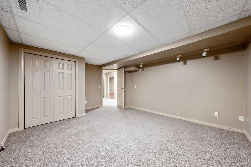 71 Templeson Road NE Calgary AB T1Y 5L5