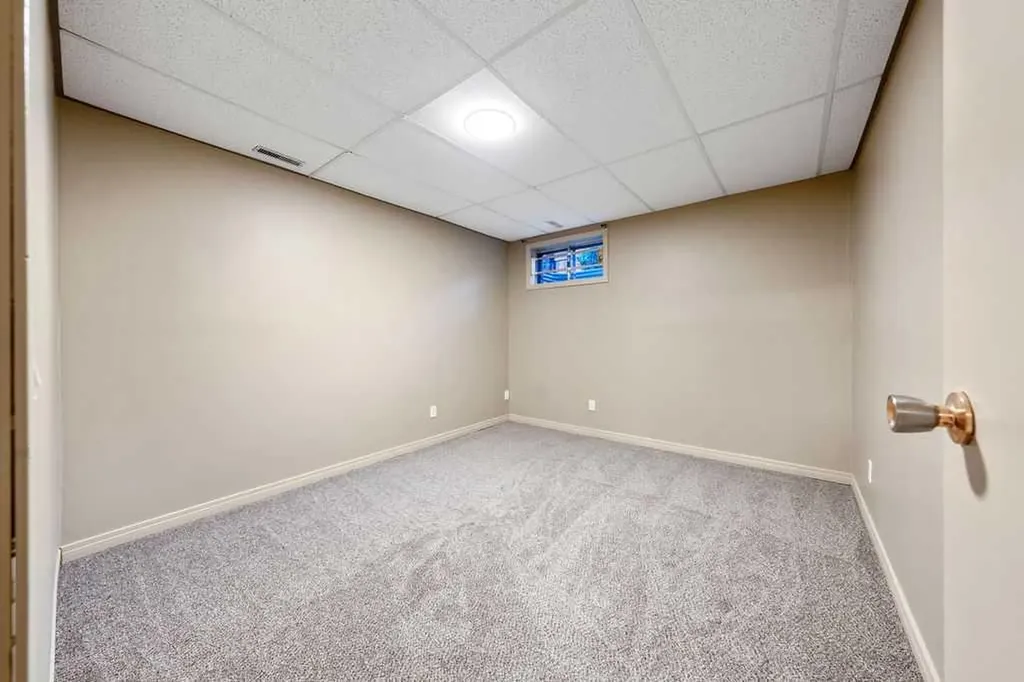 71 Templeson Road NE Calgary AB T1Y 5L5