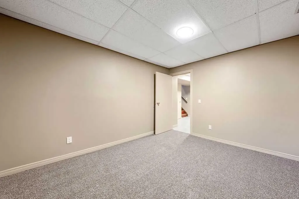 71 Templeson Road NE Calgary AB T1Y 5L5