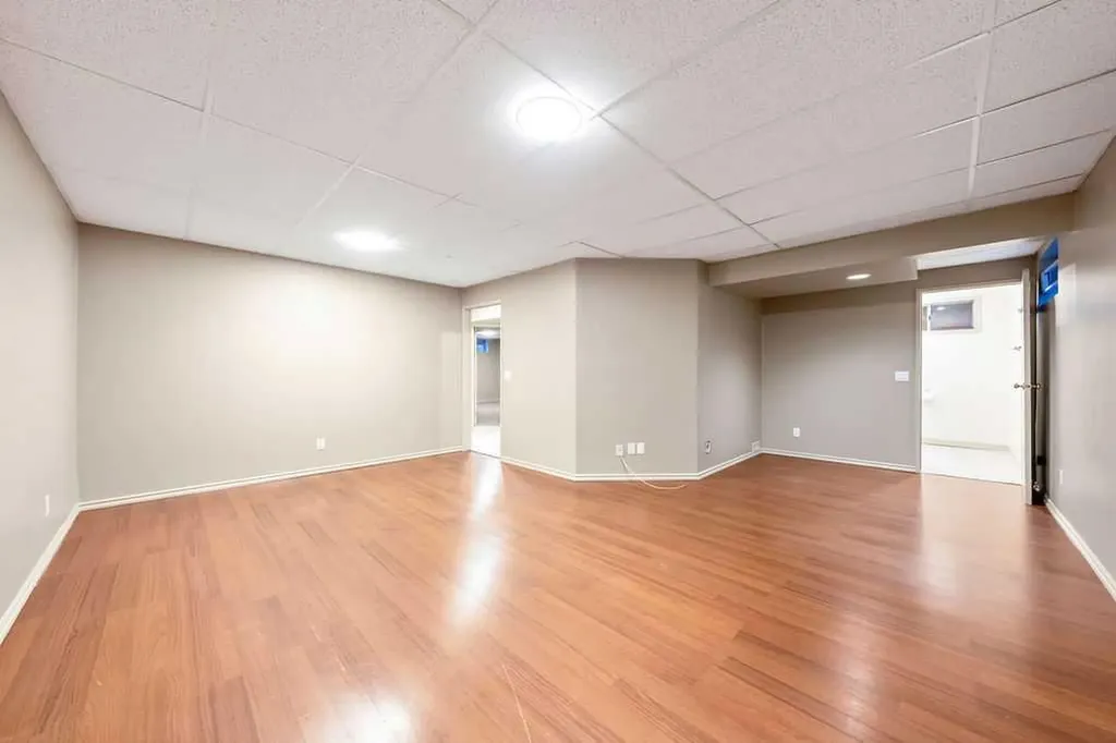 71 Templeson Road NE Calgary AB T1Y 5L5