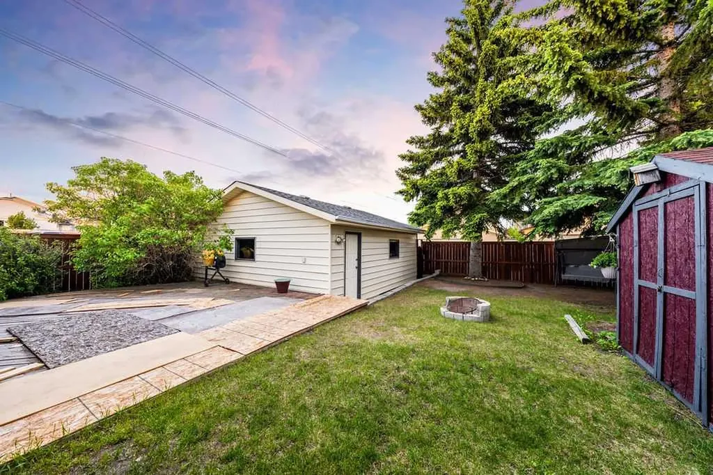 71 Templeson Road NE Calgary AB T1Y 5L5