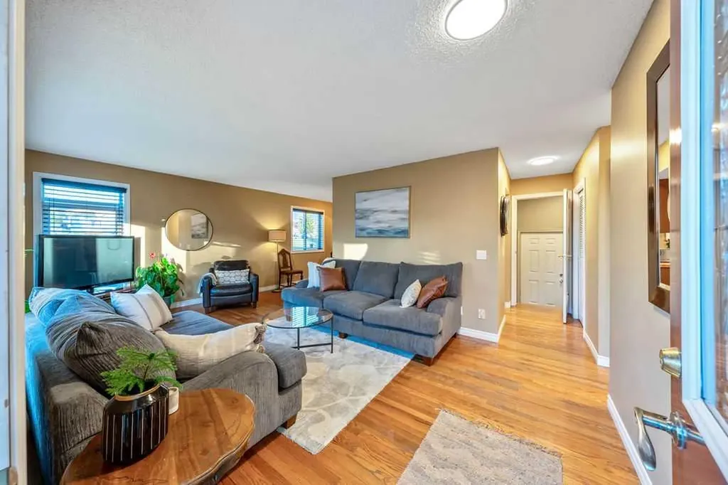 71 Templeson Road NE Calgary AB T1Y 5L5