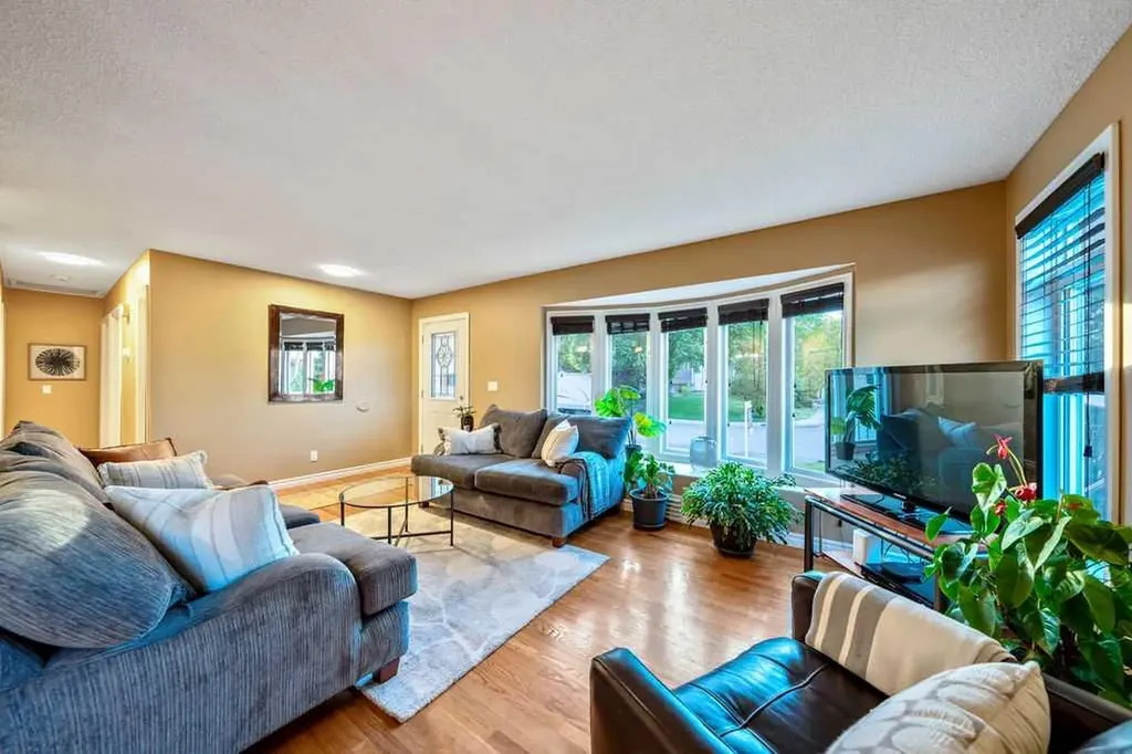 71 Templeson Road NE Calgary AB T1Y 5L5