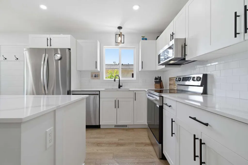 9410 80 Avenue Grande Prairie AB T8V 5J4