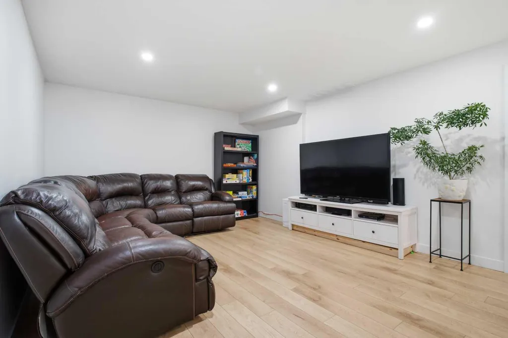 9410 80 Avenue Grande Prairie AB T8V 5J4