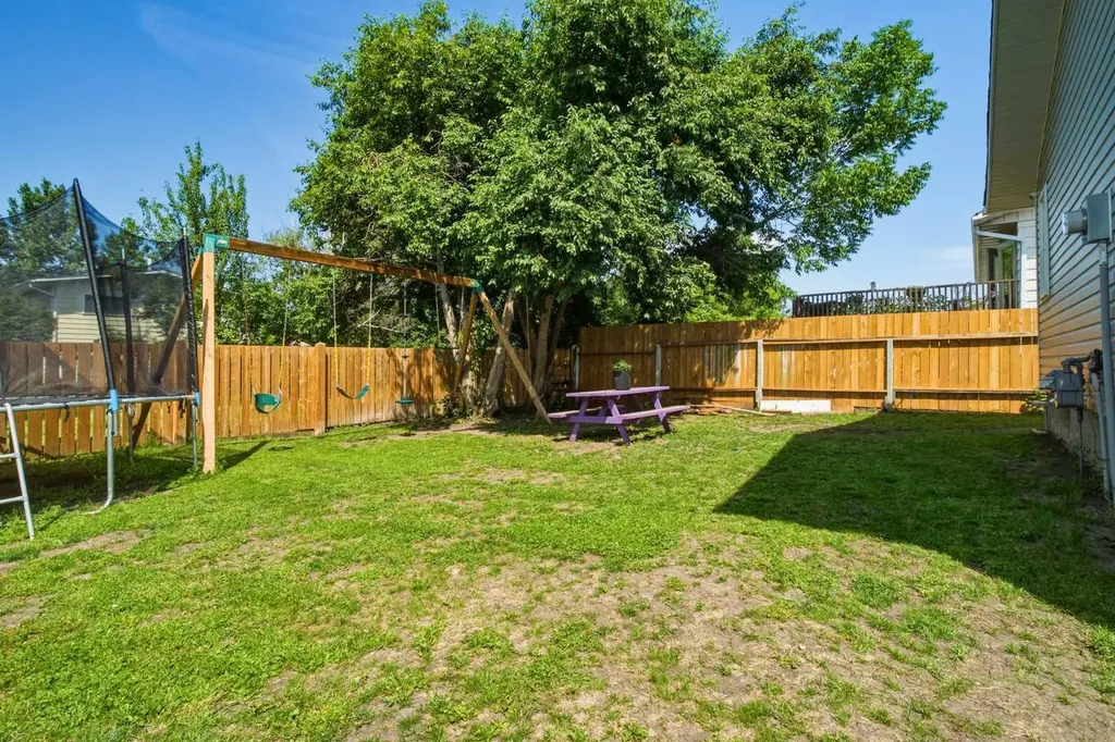 9410 80 Avenue Grande Prairie AB T8V 5J4