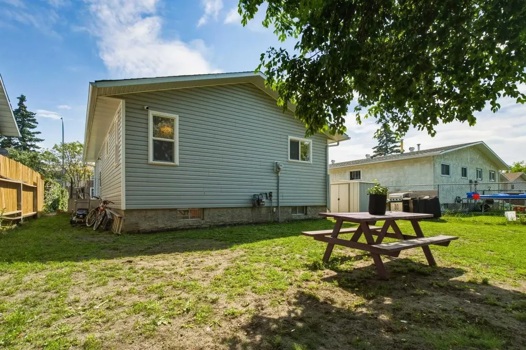9410 80 Avenue Grande Prairie AB T8V 5J4