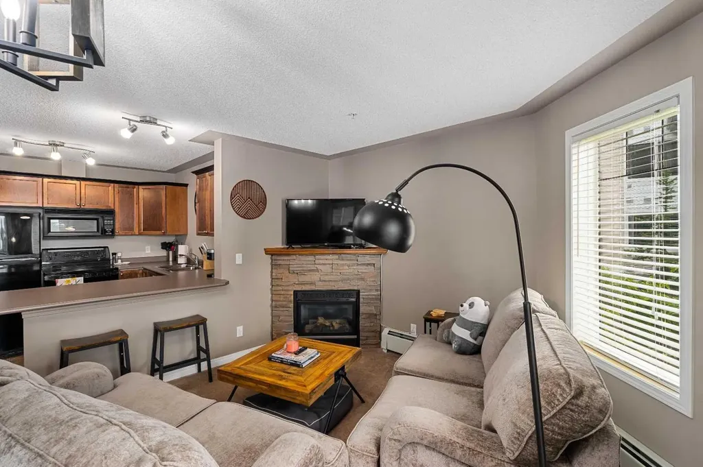 369 Rocky Vista Park NW Calgary AB T3J 5K7