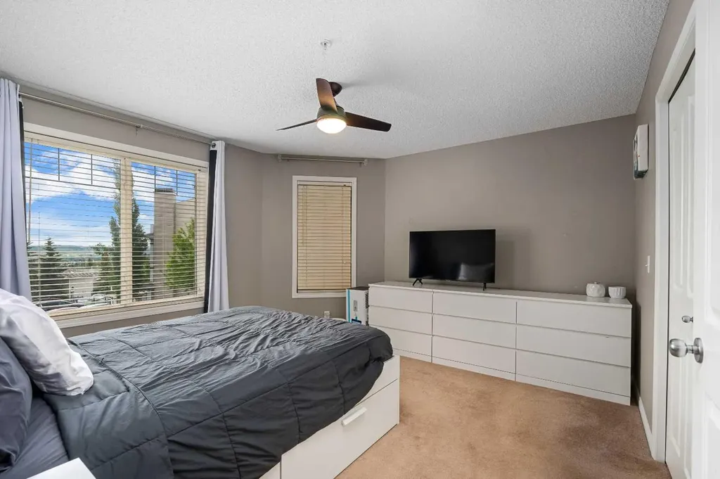 369 Rocky Vista Park NW Calgary AB T3J 5K7