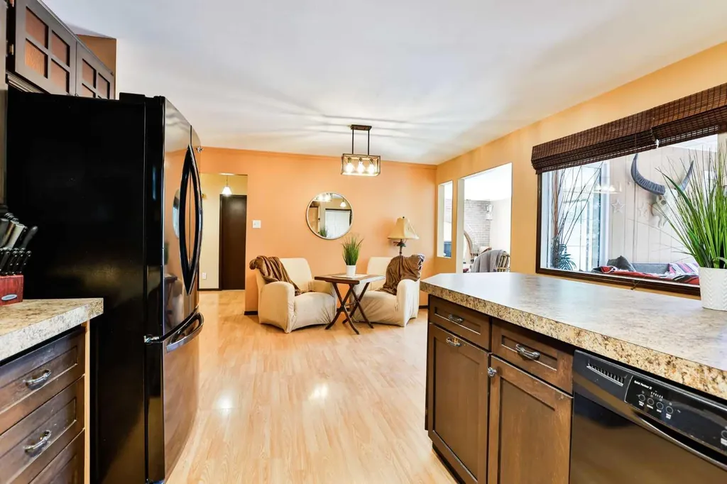 1021 7 Street N Lethbridge AB T1H 1Y8