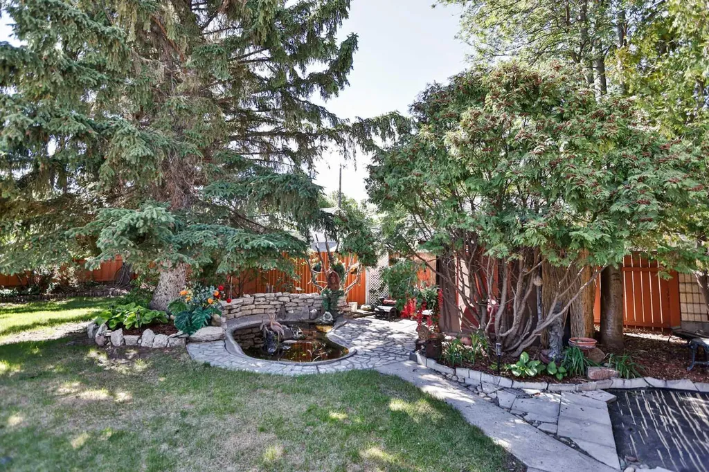 1021 7 Street N Lethbridge AB T1H 1Y8
