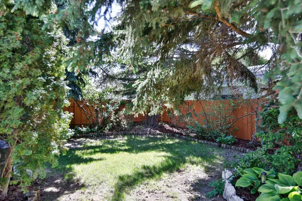 1021 7 Street N Lethbridge AB T1H 1Y8