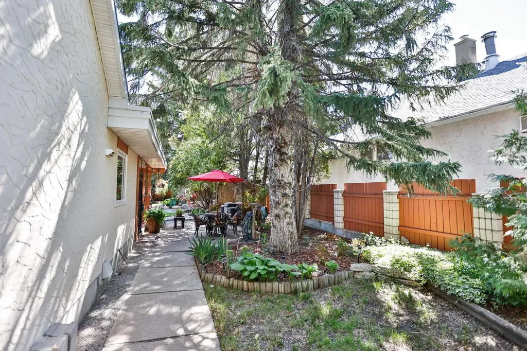 1021 7 Street N Lethbridge AB T1H 1Y8