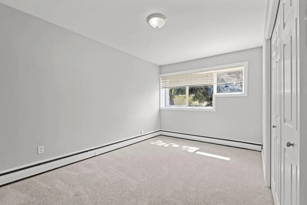 56 Hamlet Road SW Calgary AB T2V 3C8