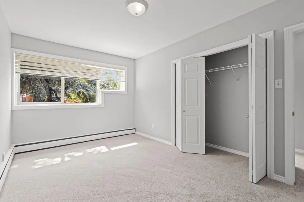 56 Hamlet Road SW Calgary AB T2V 3C8