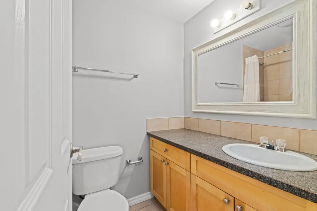 56 Hamlet Road SW Calgary AB T2V 3C8