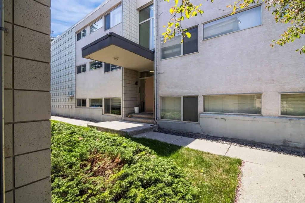 56 Hamlet Road SW Calgary AB T2V 3C8