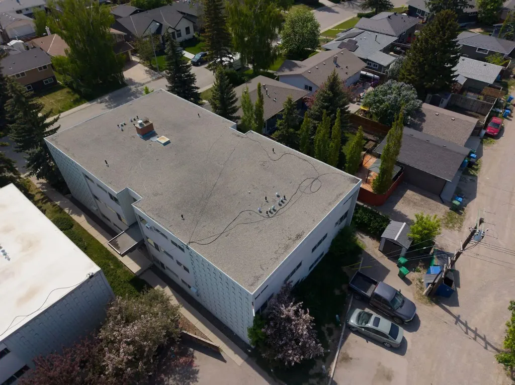 56 Hamlet Road SW Calgary AB T2V 3C8