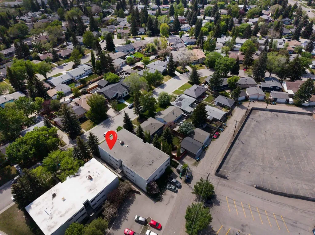 56 Hamlet Road SW Calgary AB T2V 3C8