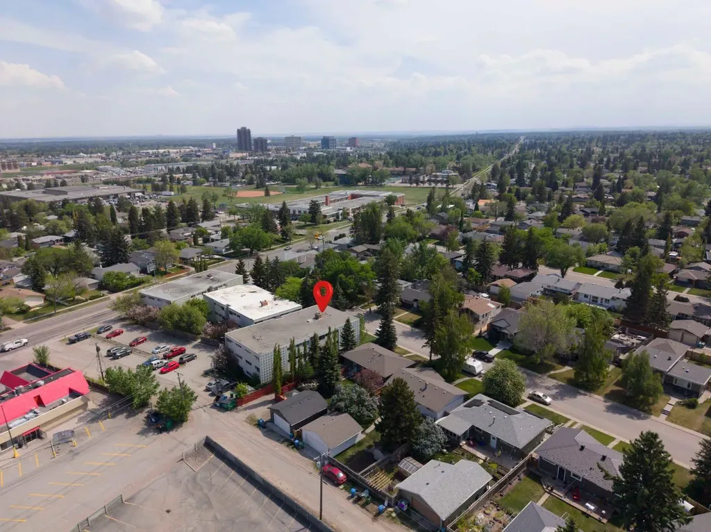 56 Hamlet Road SW Calgary AB T2V 3C8