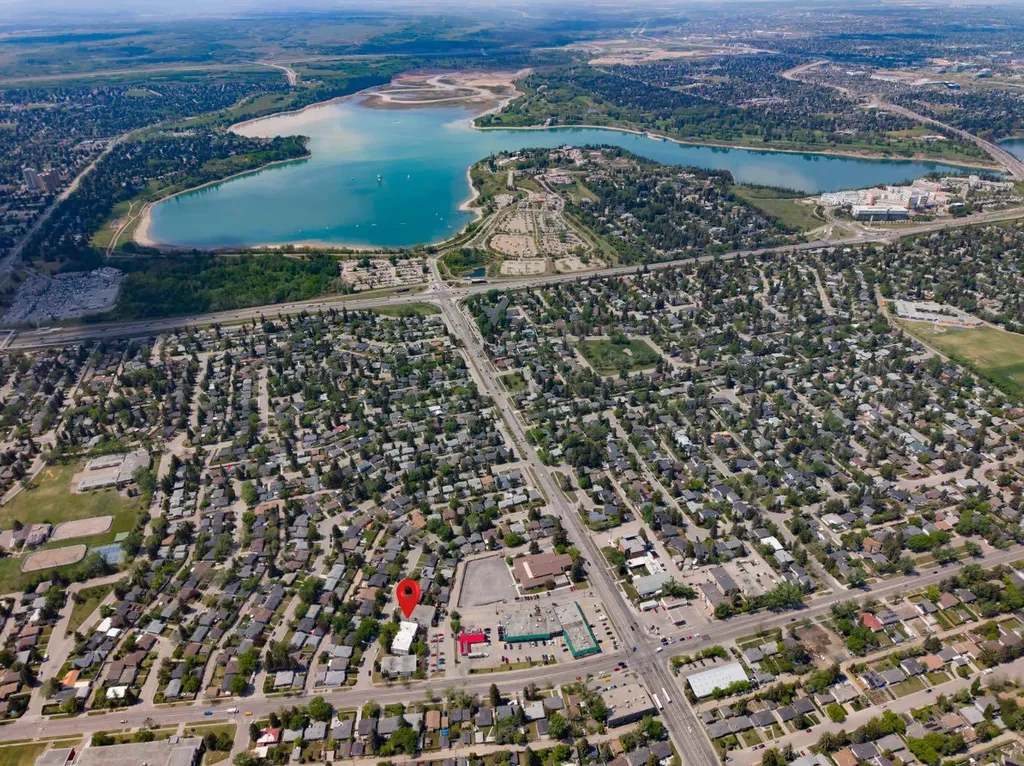 56 Hamlet Road SW Calgary AB T2V 3C8