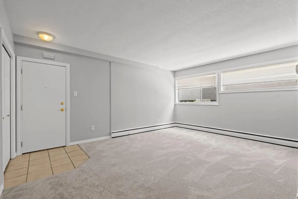 56 Hamlet Road SW Calgary AB T2V 3C8