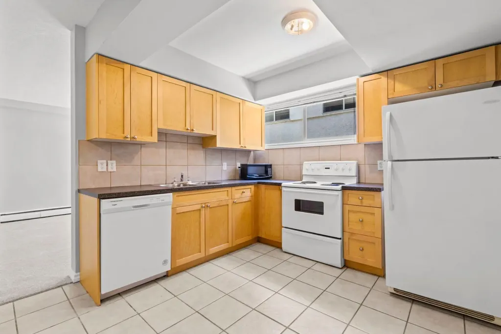56 Hamlet Road SW Calgary AB T2V 3C8