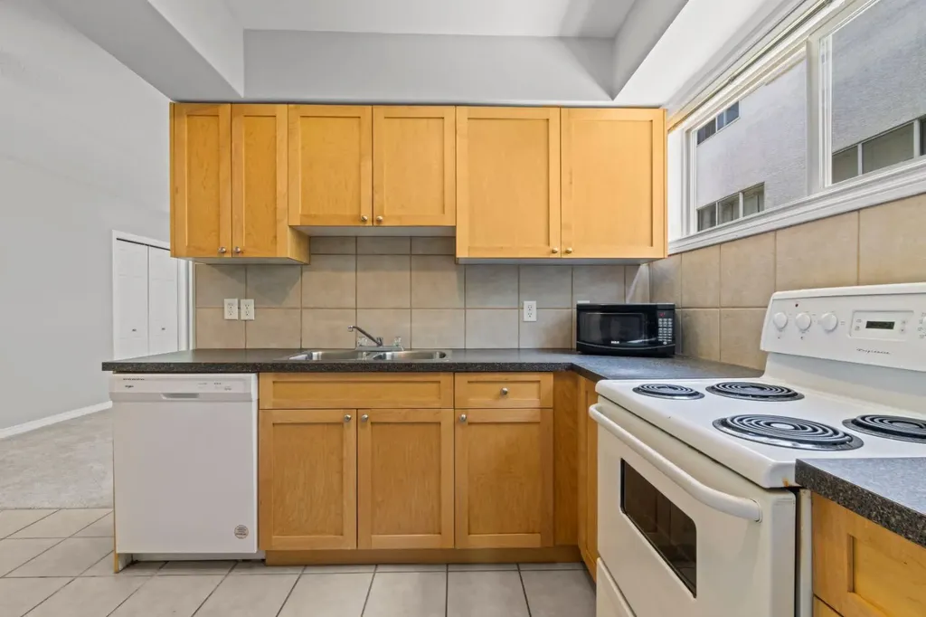 56 Hamlet Road SW Calgary AB T2V 3C8