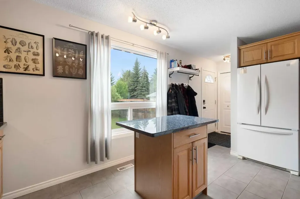 259 Woodside Circle SW Calgary AB T2W3K2