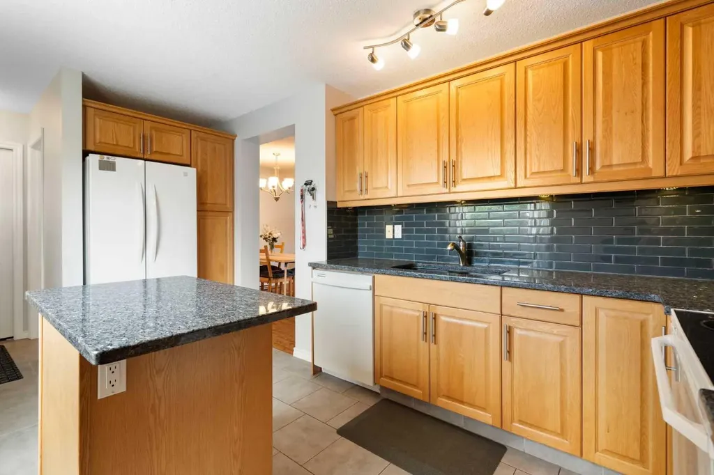 259 Woodside Circle SW Calgary AB T2W3K2