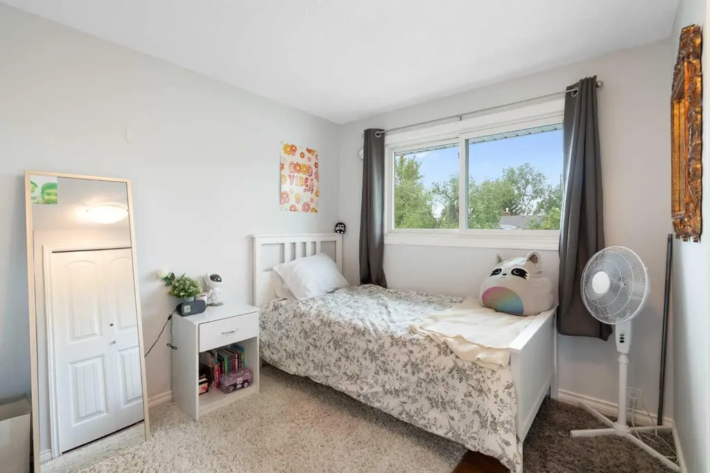 259 Woodside Circle SW Calgary AB T2W3K2