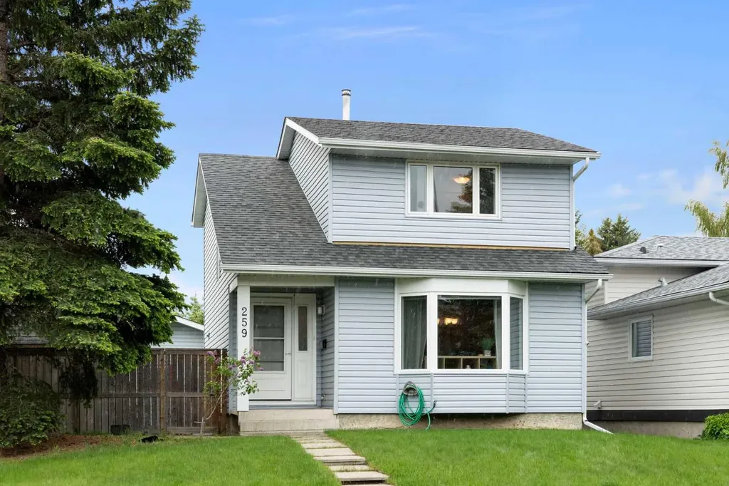 259 Woodside Circle SW Calgary AB T2W3K2
