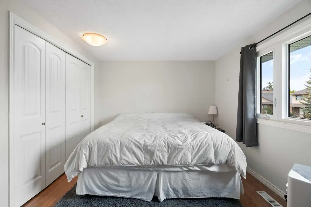259 Woodside Circle SW Calgary AB T2W3K2