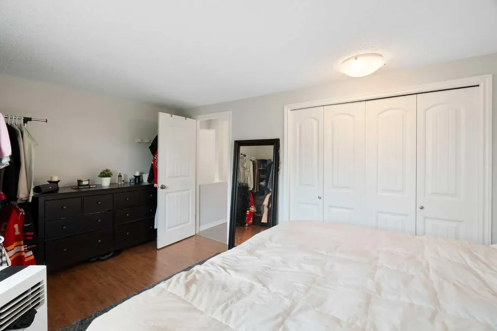 259 Woodside Circle SW Calgary AB T2W3K2